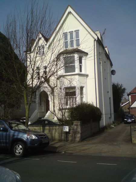 File:Bridgeman Rd 3.jpg