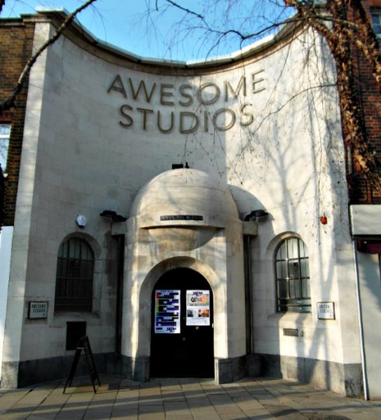 File:Lloyds Bank High Street Awesome Studios 2021.jpg