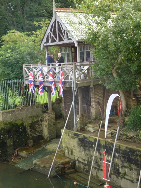 File:Manor Rd Boathouse2.jpg